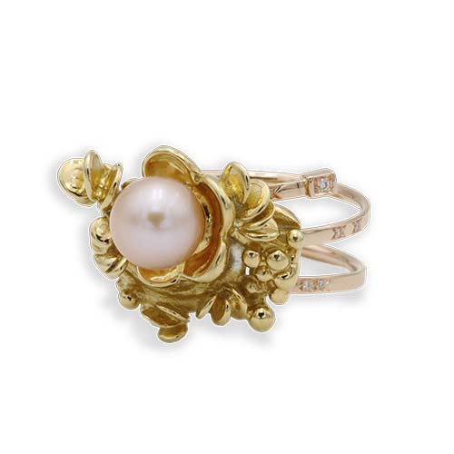 Bague fleur avec une perle de centre